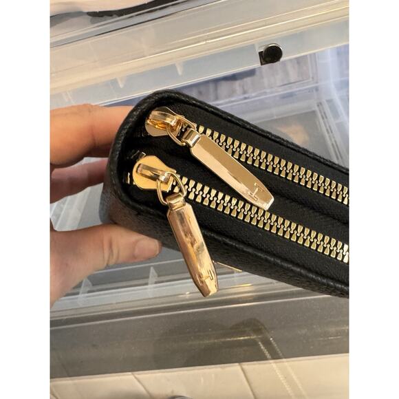 Halston Black Pebbled Leather Zip Around Continental Wallet Clutch Organizer - Picture 2 of 8